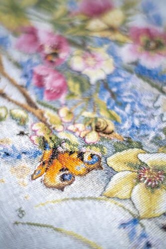 Lanarte Cross Stitch Kit - Meeting around helleborus (on Linen) Carousel 2