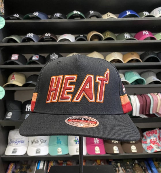 Miami Heat Black and Red Mitchell & Ness Snapback Hat Carousel 1