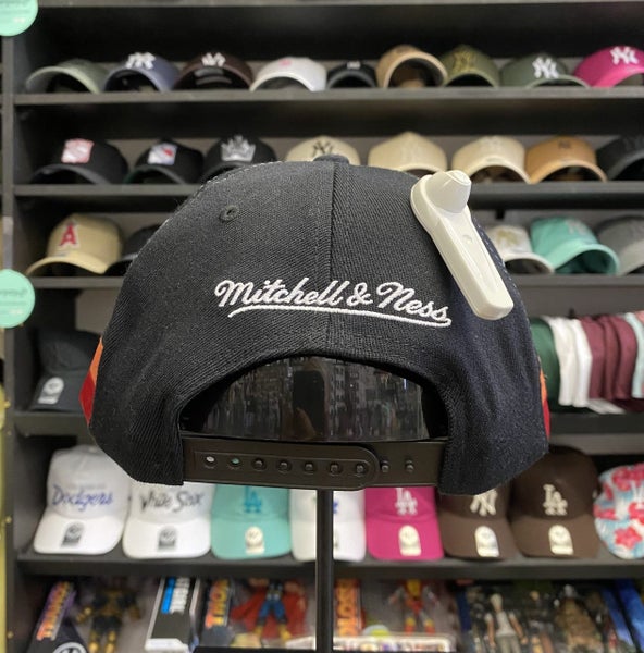 Miami Heat Black and Red Mitchell & Ness Snapback Hat Carousel 2