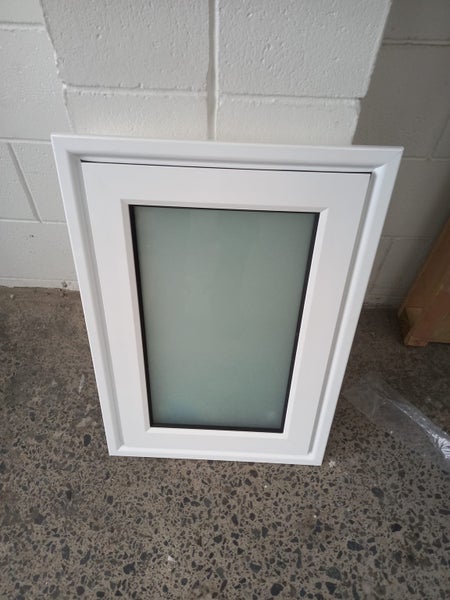 NEW WHITE ALUMINIUM DOUBLE GLAZED WINDOW:600HX400W Carousel 1