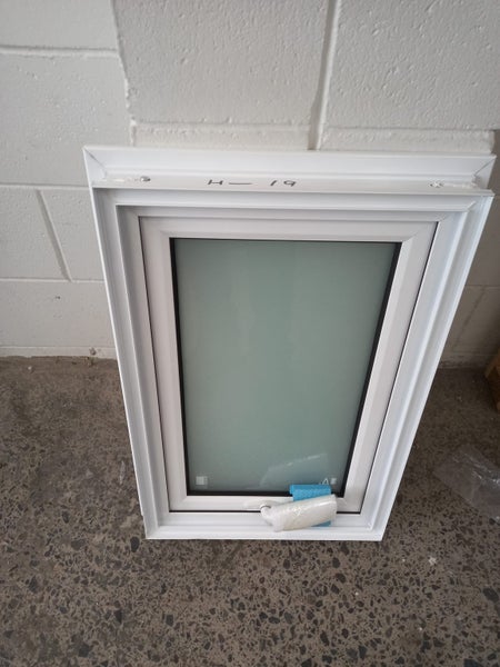 NEW WHITE ALUMINIUM DOUBLE GLAZED WINDOW:600HX400W Carousel 2