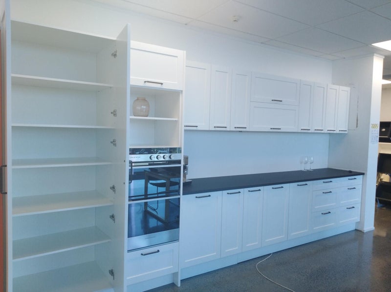 Kitchen shaker style with 2 pot lacquer 22mm thick doors, blum hinges Carousel 1