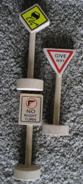 19 WOODEN SIGNS for CARS TRUCKS BIKES etc Pretend Play Building Toy Carousel 4