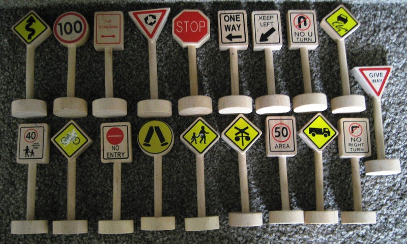 19 WOODEN SIGNS for CARS TRUCKS BIKES etc Pretend Play Building Toy Carousel 1