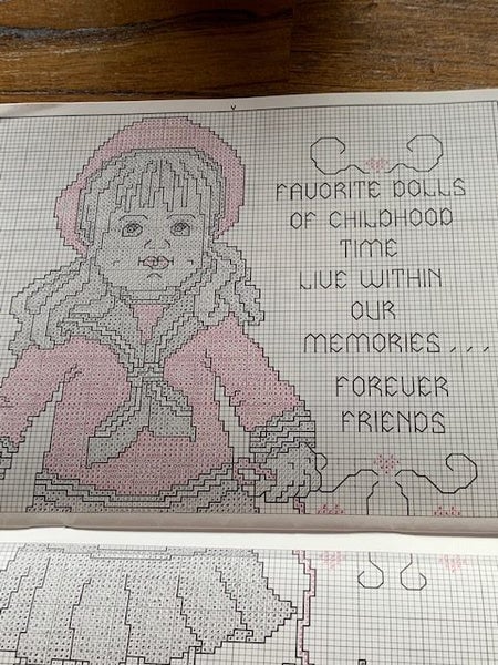 STONEY CREEK - CROSS STITCH PATTERN BOOKLET - DOLLS OF YESTERYEAR Carousel 3