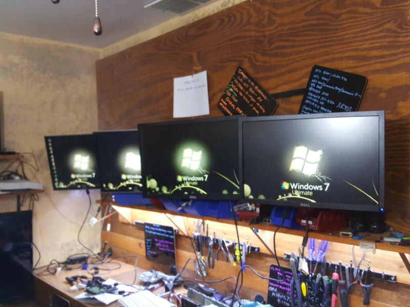 Quad 4 Monitor HDMI Video Graphics Card Carousel 1