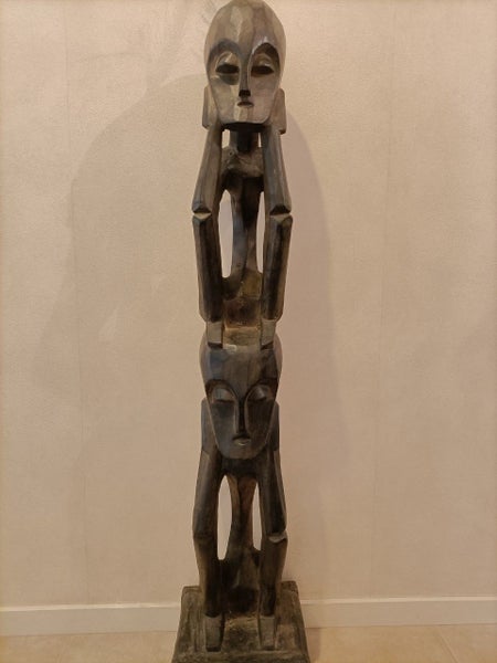 African sculpture Carousel 1