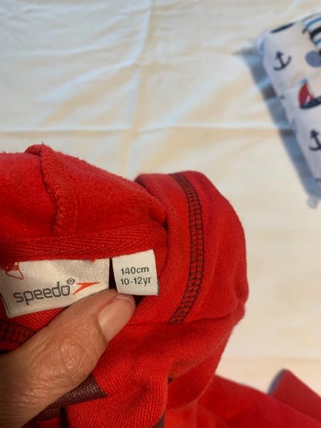 Speedo hoody size 10-12 yrs. Great condition Carousel 2