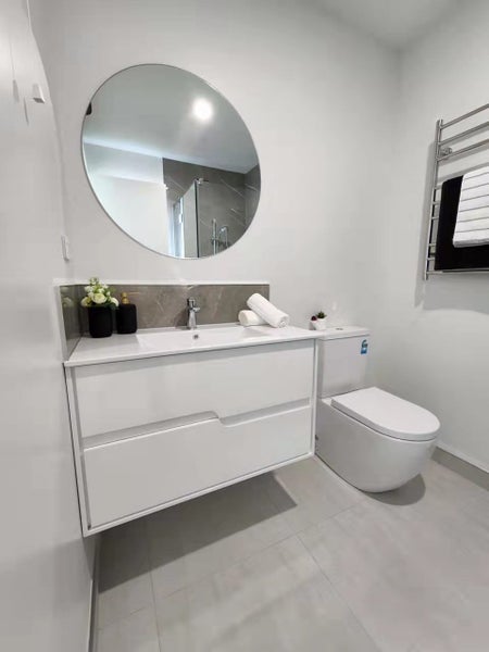 Vanity -LEISURE Series 900 White Top Qulity!!!-LENNOX BATHROOM Carousel 2