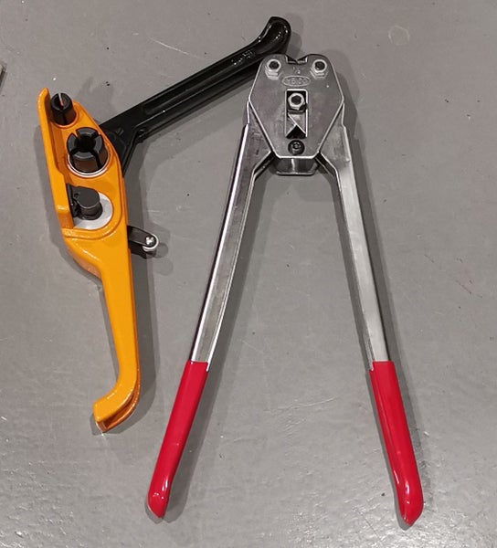 Strapping Tensioner, Sealer and Seals Carousel 1