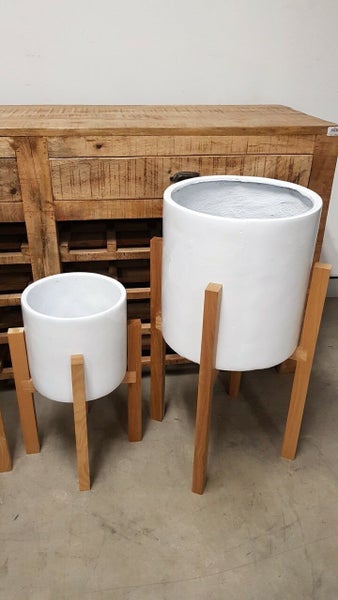 White Wash Round Concrete Planter - Medium Carousel 2