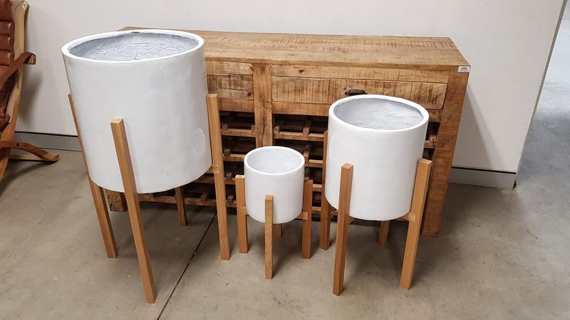 White Wash Round Concrete Planter - Medium Carousel 3