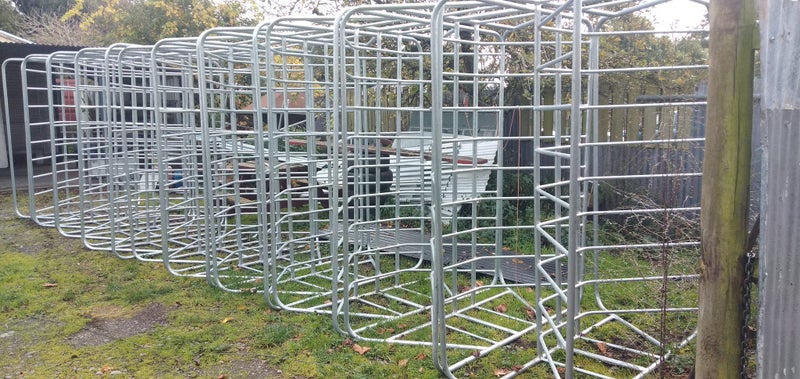 Life Stock Hay Feeder large Bales Carousel 1