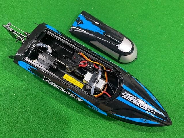 RC VECTOR 30 Boat. Black. Carousel 2