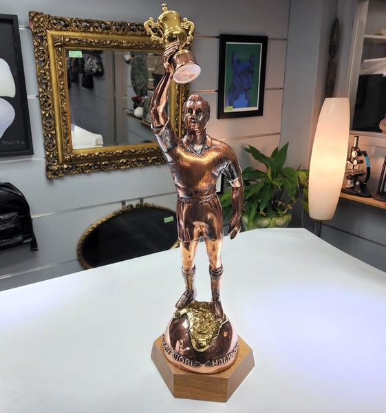 1995 RUGBY WORLD CUP COMMEMORATIVE STATUE63002381937537111