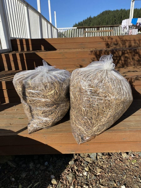 HAY STRAW X 2 BAG Carousel 1