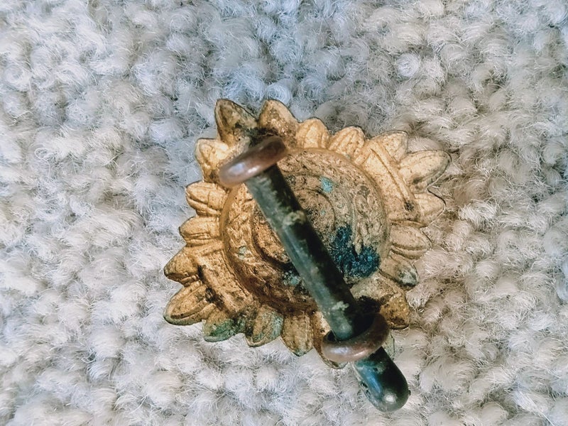 Military badge - shoulder stud / pip Carousel 4