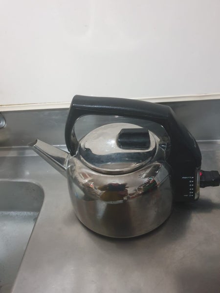 ANTIQUE RUSSELL HOBBS 1,7 L Electrical Jug Carousel 1