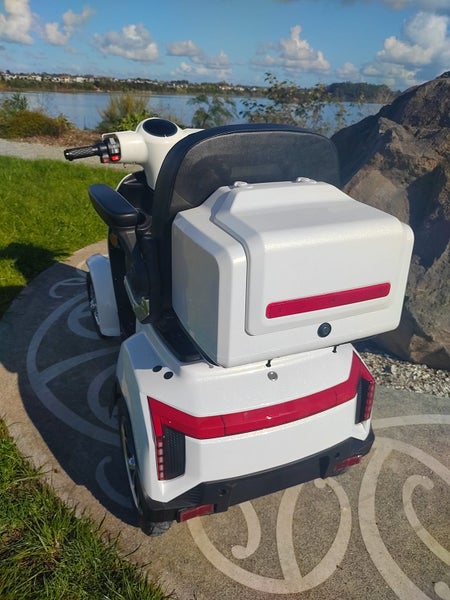 DELUXE 4WHL MOBILITY SCOOTER XLT Carousel 2