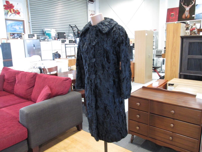 Karakul (Persian Lamb) Fur Coat Carousel 1