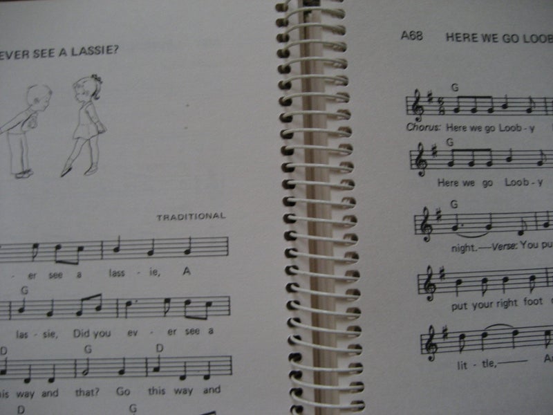 CHILDRENS SONGS & RHYMES PIANO GUITAR MUSIC BOOK Merrily Merrily Carousel 2