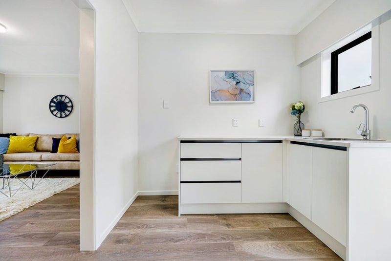 Small, functional kitchen Carousel 1