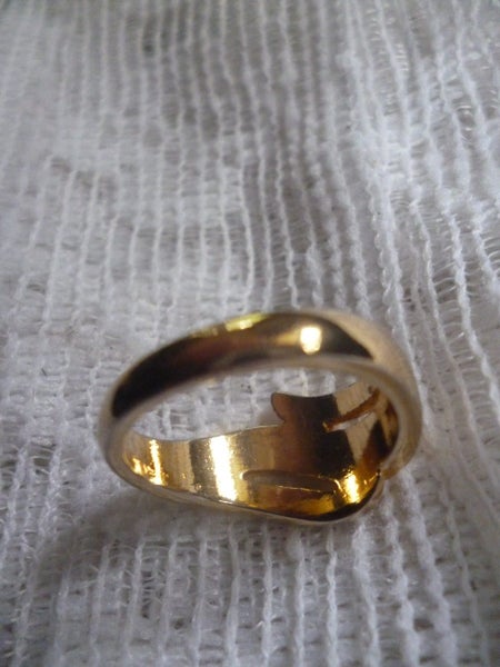Very attractive gold coloured ring with CZ's set on a diagonal. Carousel 5