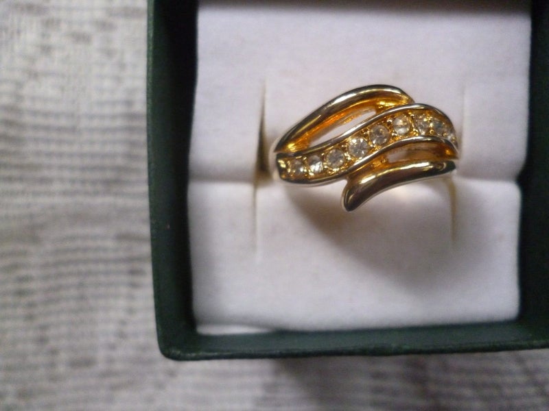 Very attractive gold coloured ring with CZ's set on a diagonal. Carousel 1