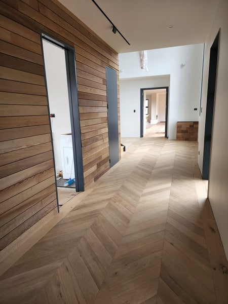 Laminate Hardwood and LVP Flooring Installers Carousel 2