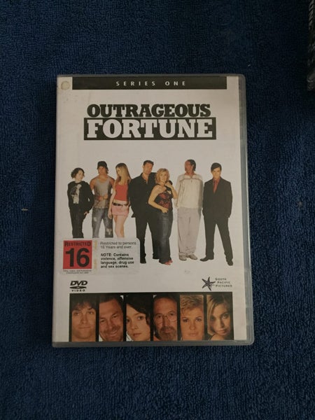 Outrageous Fortune: The Complete First Season Carousel 1