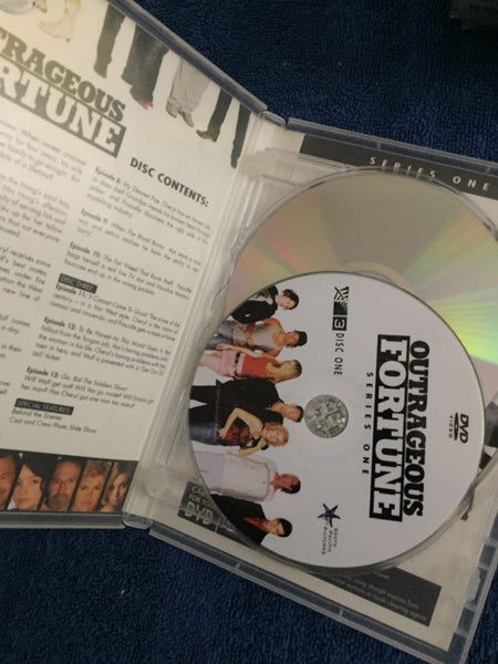 Outrageous Fortune: The Complete First Season Carousel 3