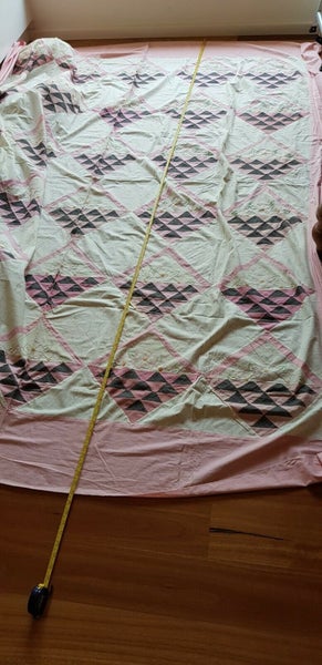 Antique/Vintage Pink Embroidery Flower Baskets Quilt Top Carousel 2