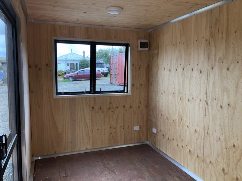 Modified 20ft shipping container62970069829249114