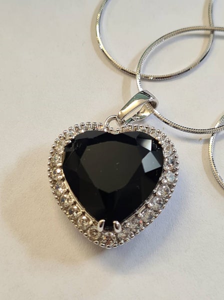 THE FAMOUS HEART OF THE OCEAN PENDENT (L) Carousel 3