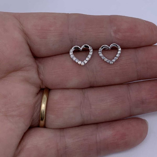 18K White Gold Heart Crystal Stud Earrings "Sylvia" Carousel 2