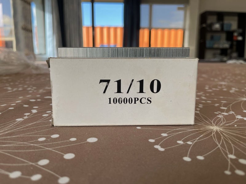 7110 STAPLES FOR UPHOLSTERY Carousel 1