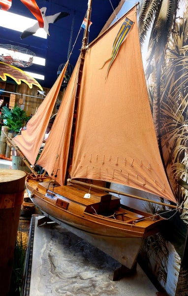 Antique French Pond Yacht [18680] Carousel 2
