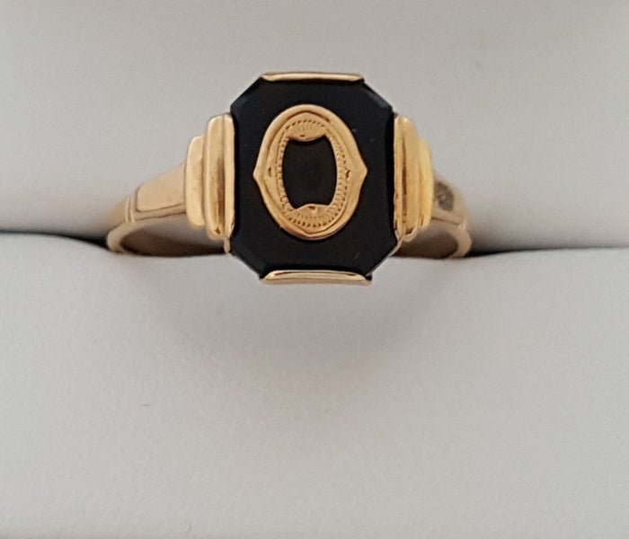 Lovely Antique Unisex 1920's Art Deco Era 9ct Gold Onyx Initial "O" Ring Carousel 1