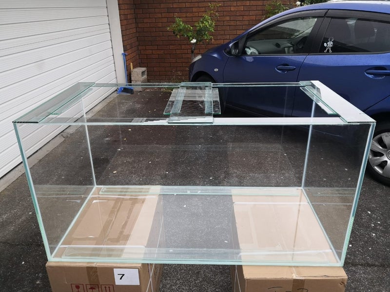 15mm tank 2000 x 700 x700 polished top edge Carousel 1