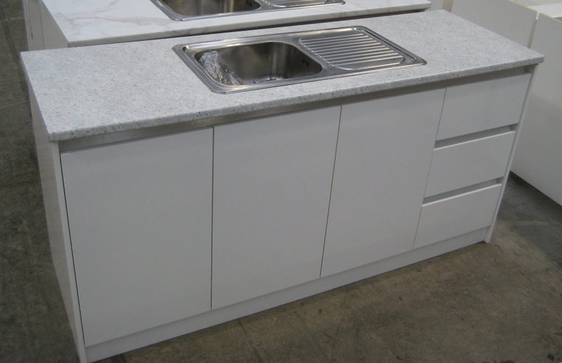 1795 Kitchenette - White Carousel 2