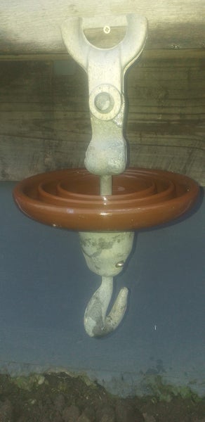 Insulator Carousel 1