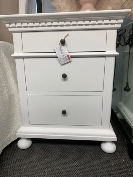 French Country 3 drawers Bedside table White Carousel 1