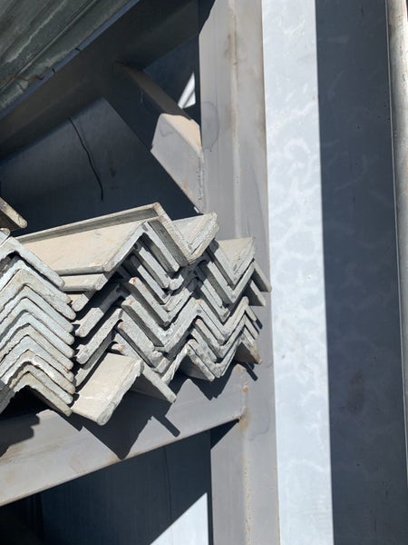 40x40x3x6000mm Galvanised steel Angle Bar Carousel 1