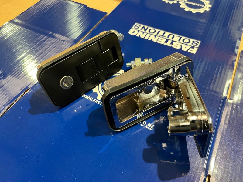 MS718-3C COMPRESSION PUSH LOCK Carousel 2