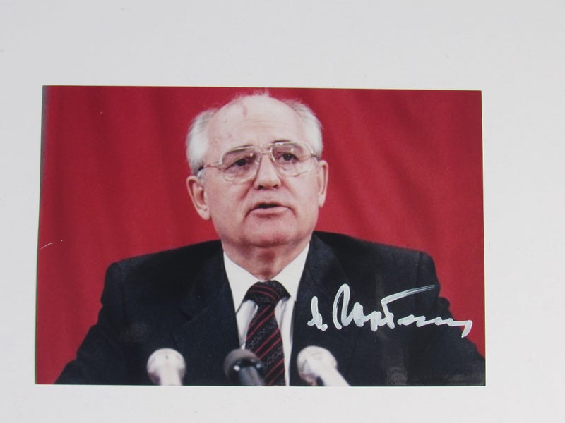Mikhail Gorbachev "Ex USSR Leader" signed Photo Carousel 1