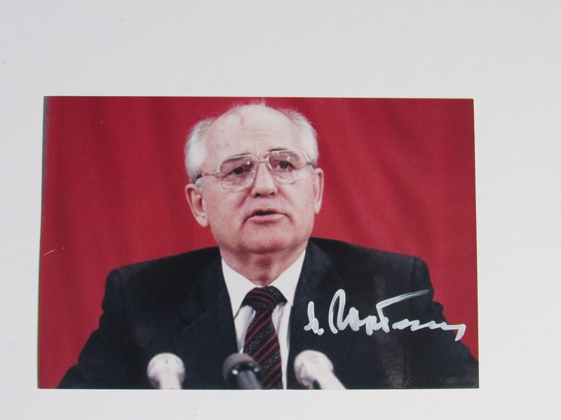 Mikhail Gorbachev "Ex USSR Leader" signed Photo Carousel 2