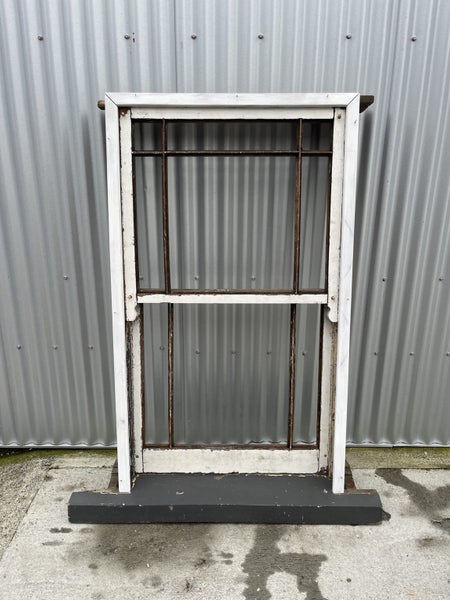 Double Hung Character Window: 815x1435 Carousel 1