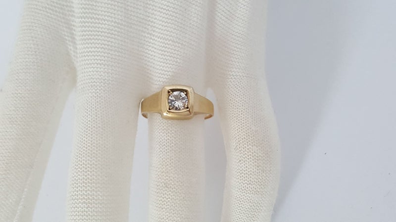 Vintage 8ct Gold 0.50 CT Clear Quartz Unisex Solitaire Ring Carousel 7
