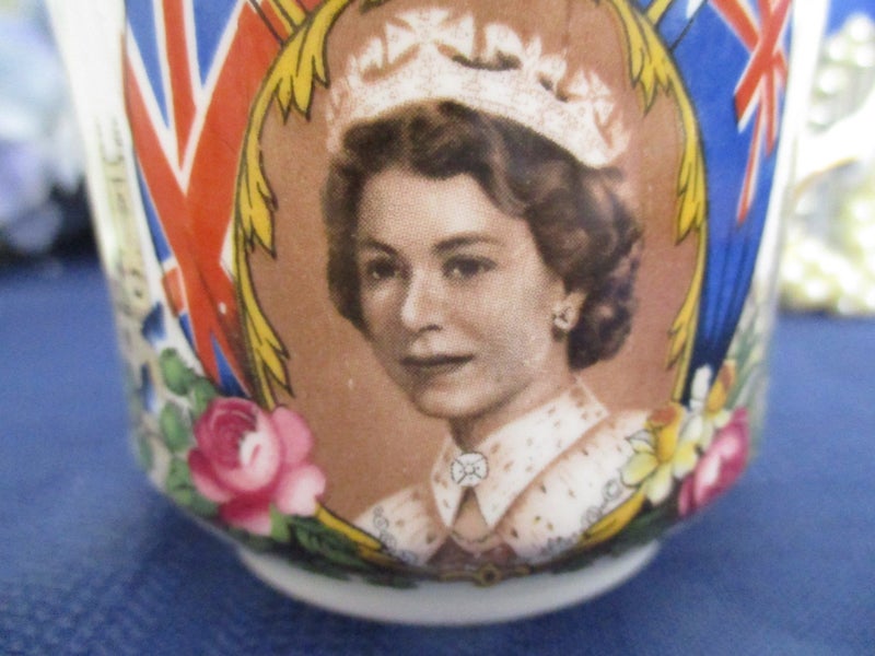 ROYAL GALA 4 - Queen Elizabeth II – AYNSLEY Coronation Cup June 1953 Carousel 2