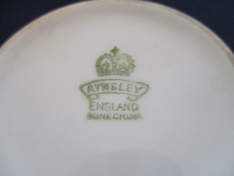 ROYAL GALA 4 - Queen Elizabeth II – AYNSLEY Coronation Cup June 1953 Carousel 5
